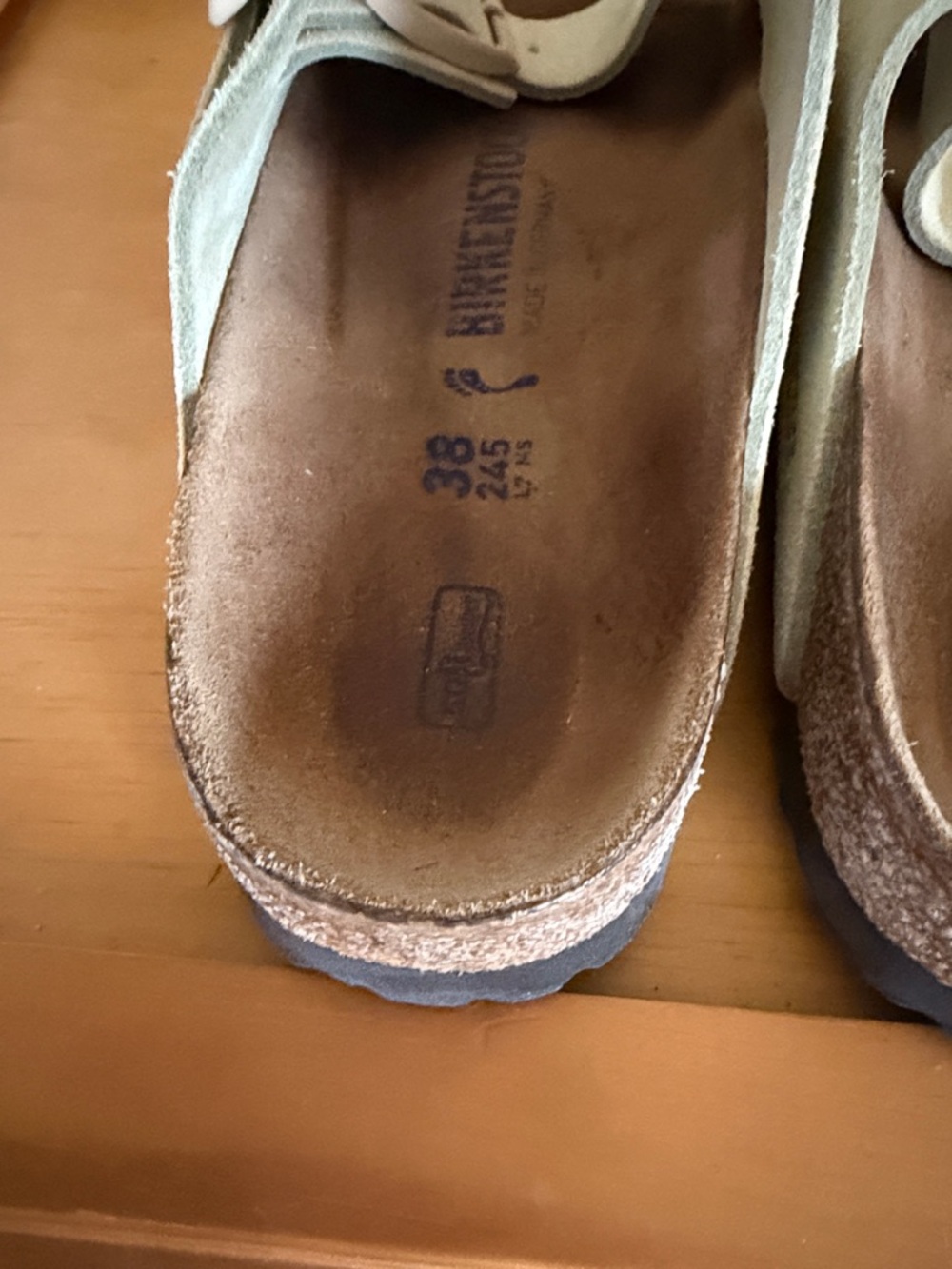 Birkenstock Suede Arizona Soft Footbed Sandals. Gently Used. Great Condition! - Picture 3 of 9